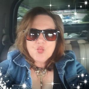 Meet your Posher, Claire